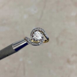 Trecenta Ring handcrafted in platinum on 18k yellow gold during the Edwardian Era, circa 1900