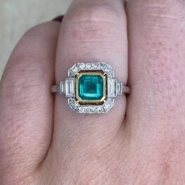 Astana Ring featuring an 1.13 carat emerald-cut emerald