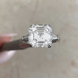 Classique Ring with a GIA certified diamond